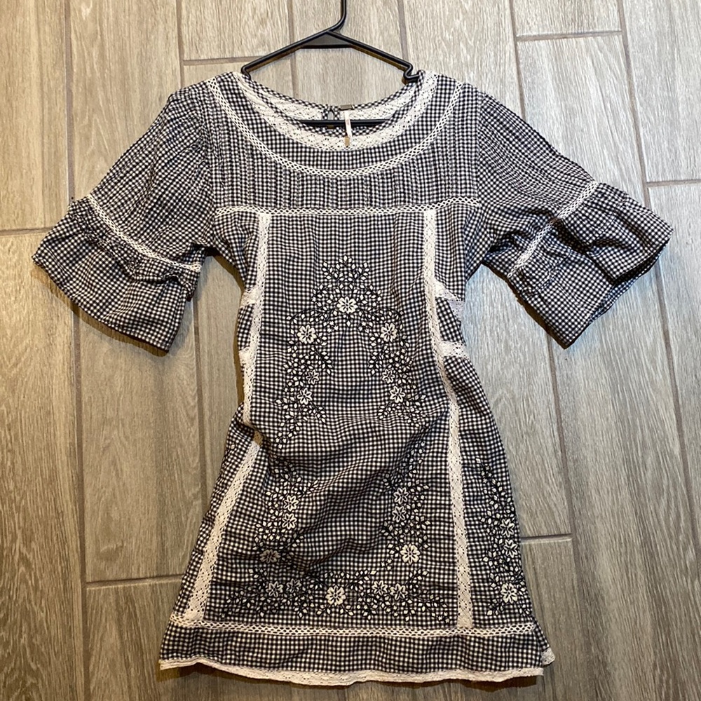 Free people embroidered tunic 🌿